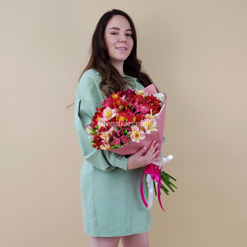 Букет ярких альстромерий