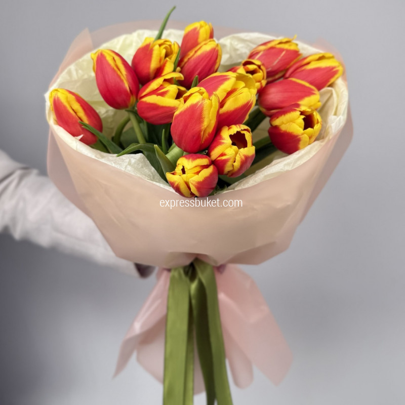 Яркие тюльпаны